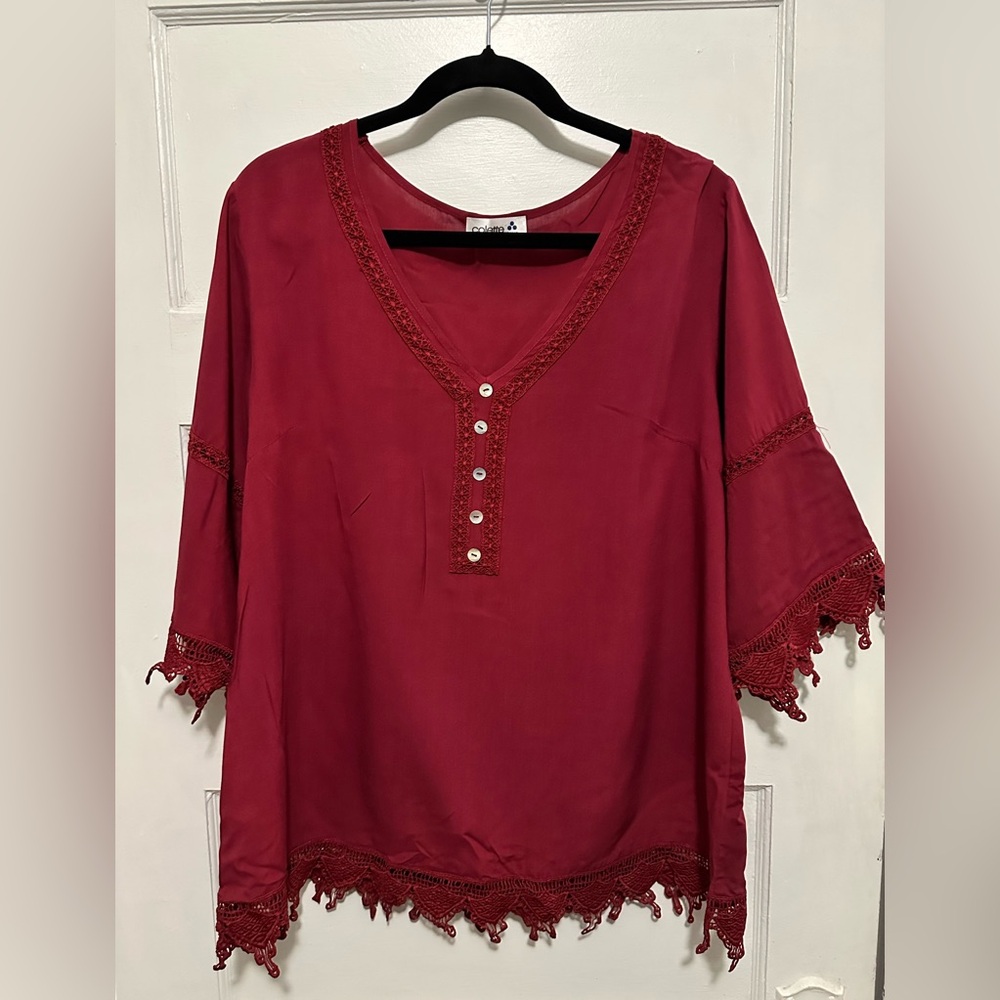 Colette Collection 1XL Women’s Maroon V-Neck Lined Front Top w/Crochet Trim~Used